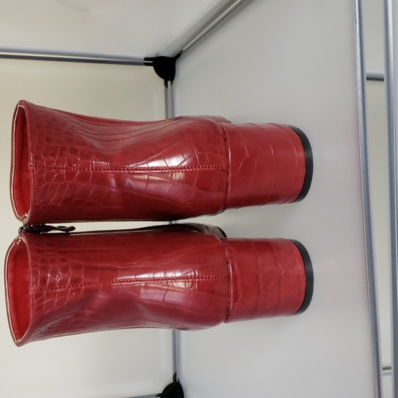 NWOT Red Ankle Boots Faux Crocodile - Picture 2 of 5